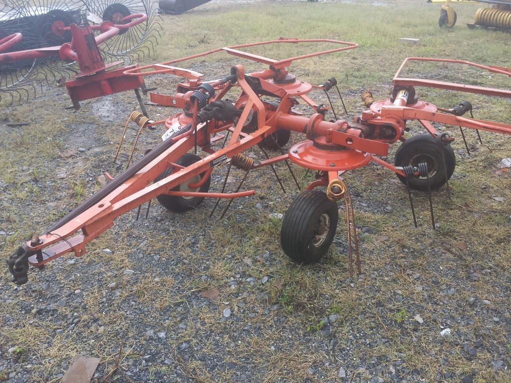 Kuhn GF440 4 star tedder