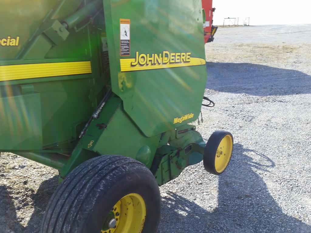 John Deere 457 Round Baler