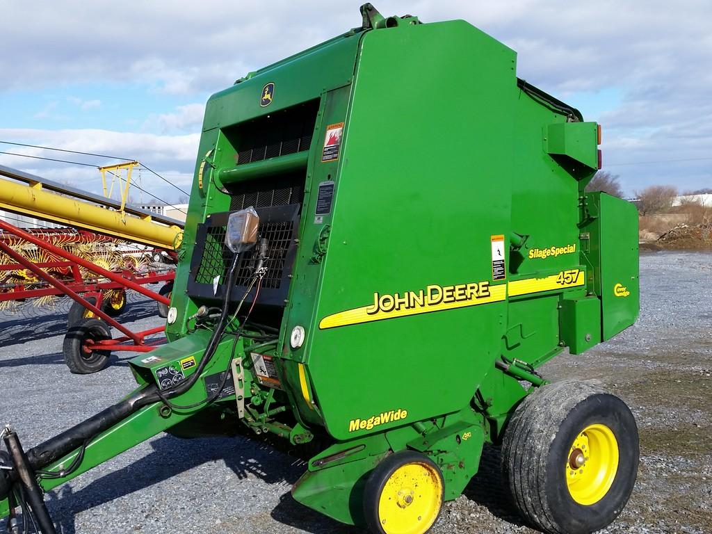 John Deere 457 Round Baler