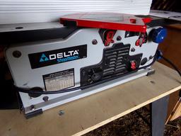 Delta Shop Master 6" Jointer, variable speed, on stand  -  MODEL JT160