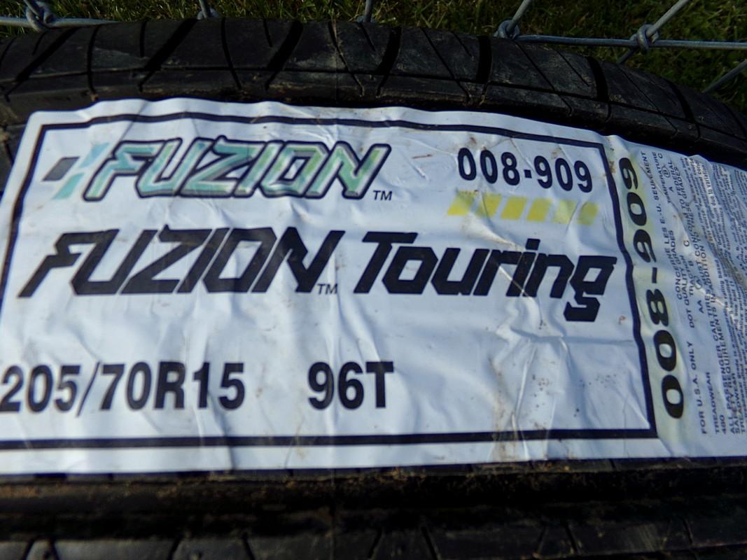 New 1 - Fuzion "Touring"  205/70R15 Tire