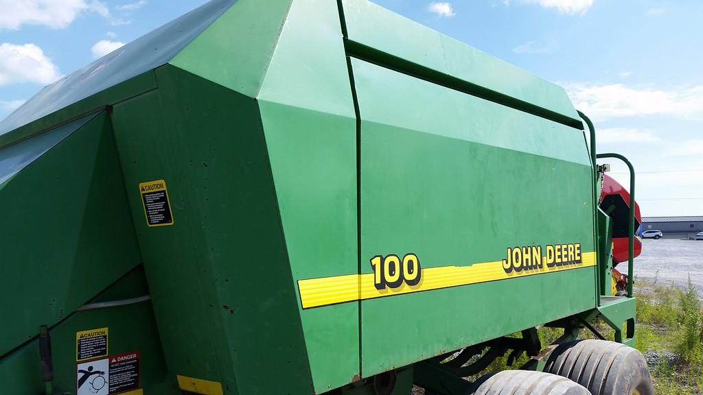 John Deere 100 Square Baler