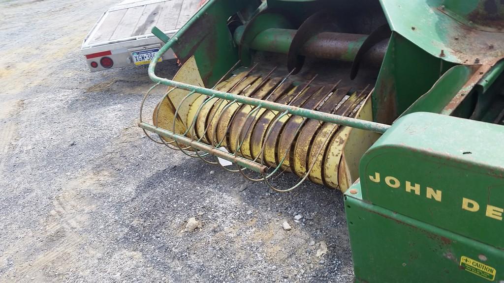 John Deere 24T Small Square Baler