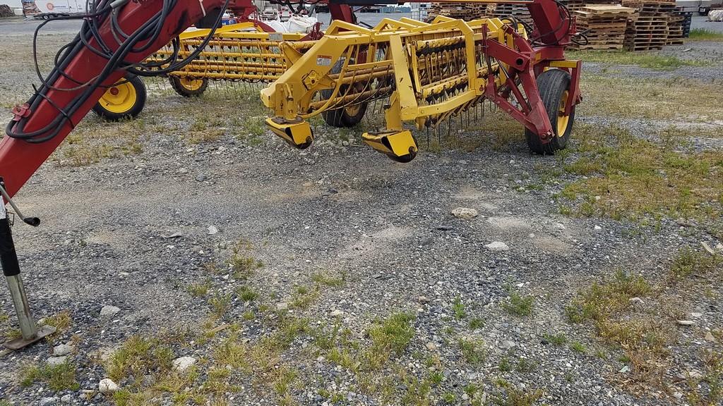 2008 New Holland 216 Rake