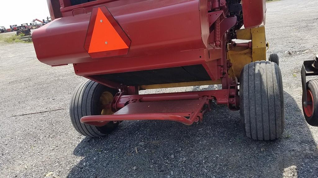 2016 New Holland Roll-Belt 450 Round Baler