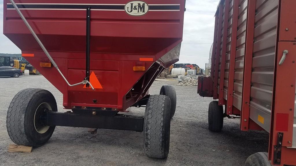 J&M 650 Gravity Wagon