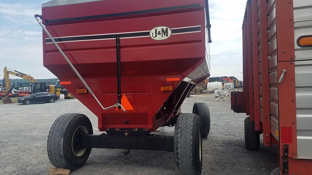 J&M 650 Gravity Wagon