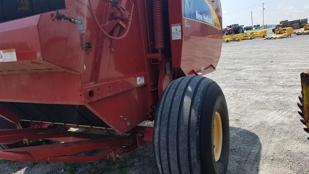 2011 New Holland BR7090 Round Baler