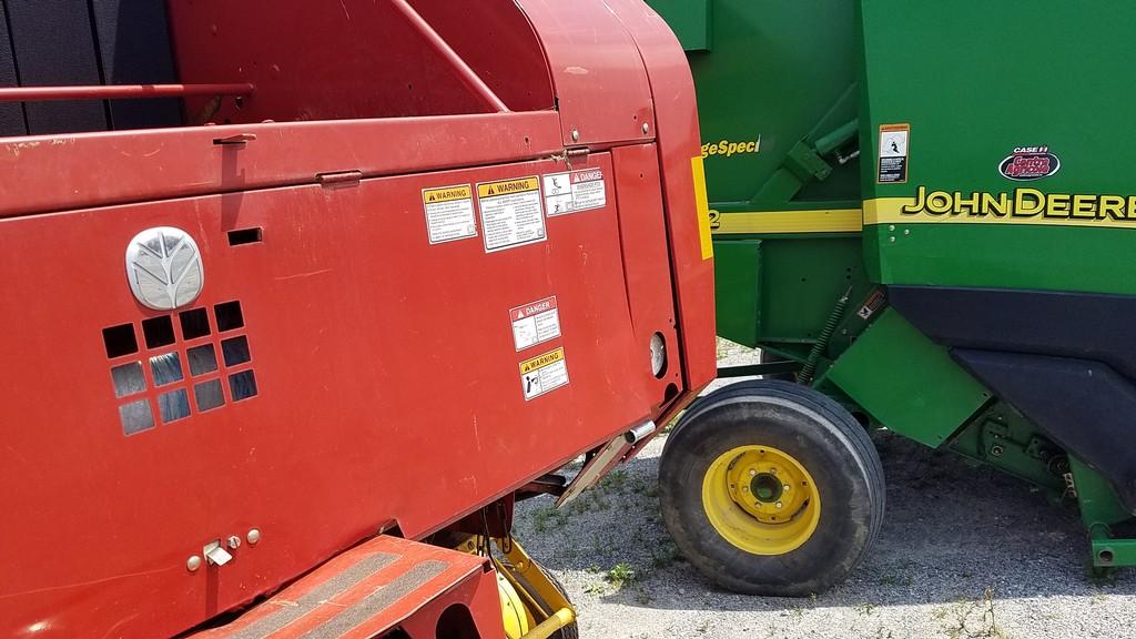 2011 New Holland BR7090 Round Baler