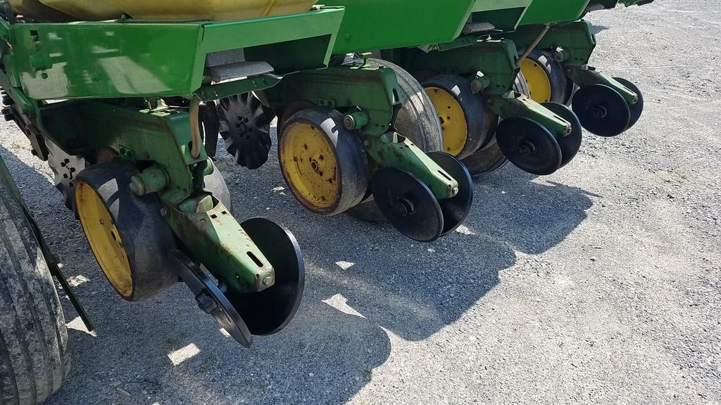 John Deere 7000 Planter