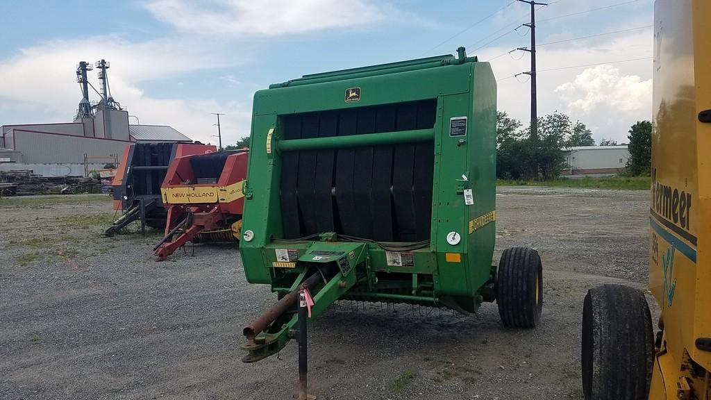 John Deere 556 Round Baler