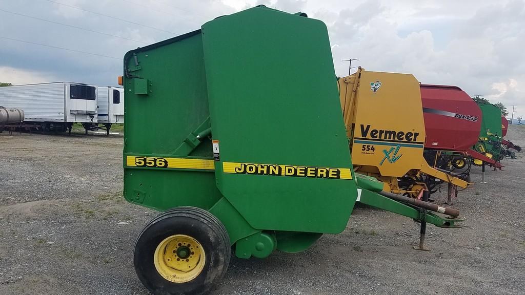 John Deere 556 Round Baler