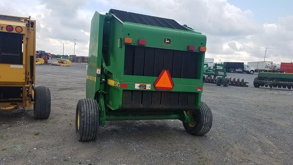 John Deere 556 Round Baler