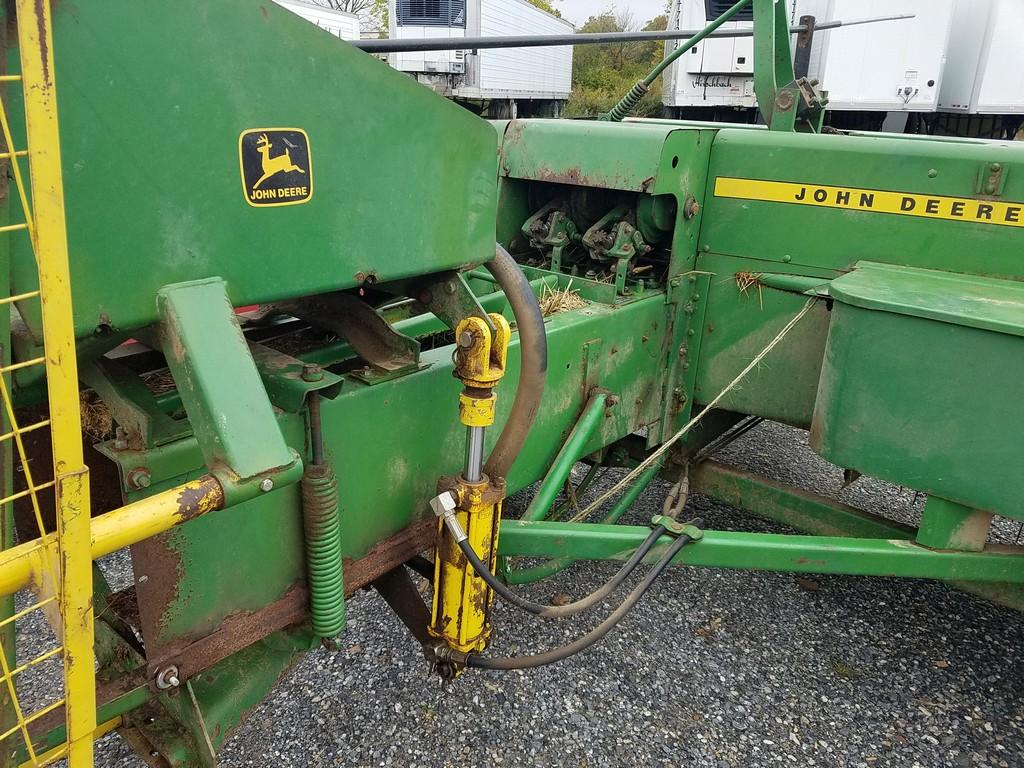 John Deere 336 Small Square Baler