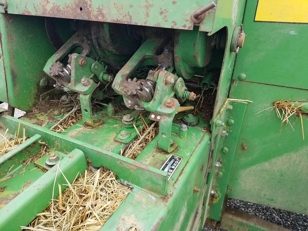 John Deere 336 Small Square Baler