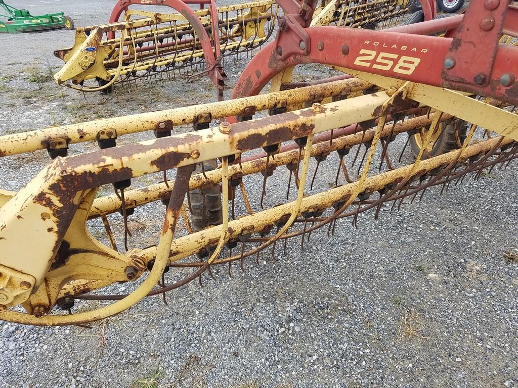 New Holland  258 Rake