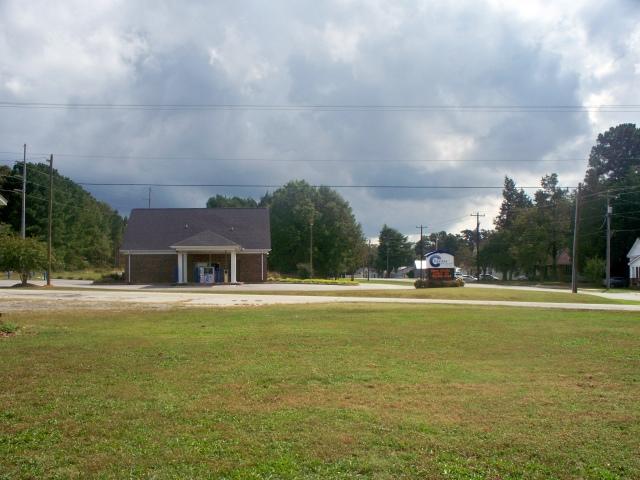 Multi-use building (3600 Sq Ft) on 0.84 acres in Honea Path SC