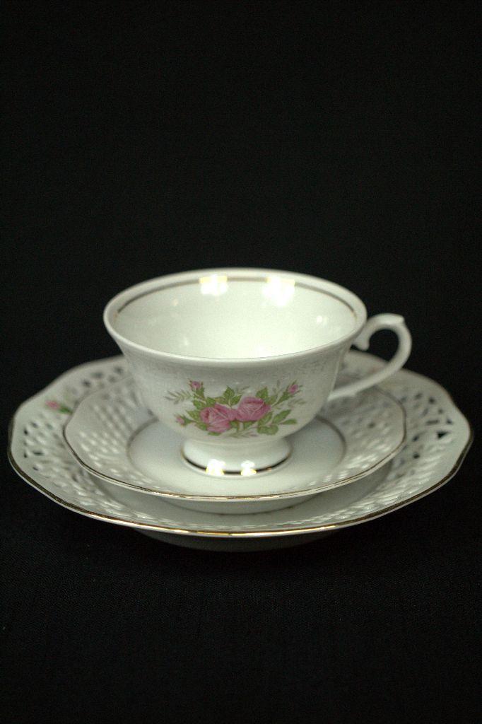 4 Single Tea Services, Cup, Saucer, & Plate