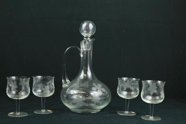 Glass Decanter & 4 Glasses