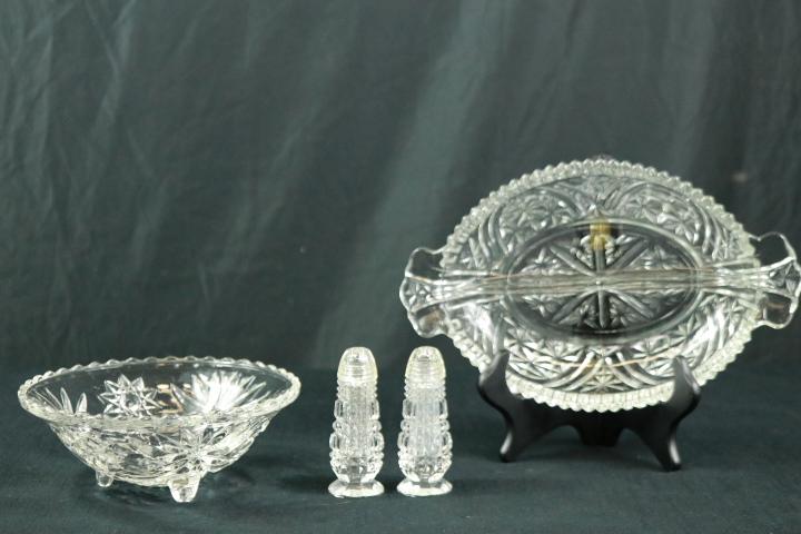 Salt/Pepper, Divided Tray, Footed Tray