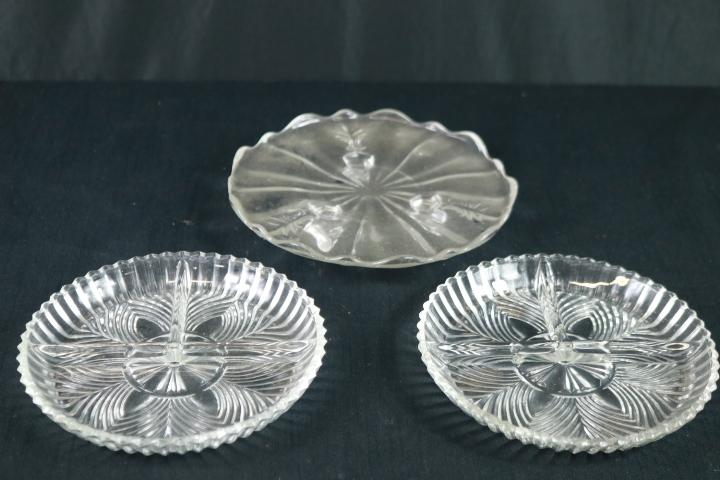 2 Divided Trays & Cake Plate