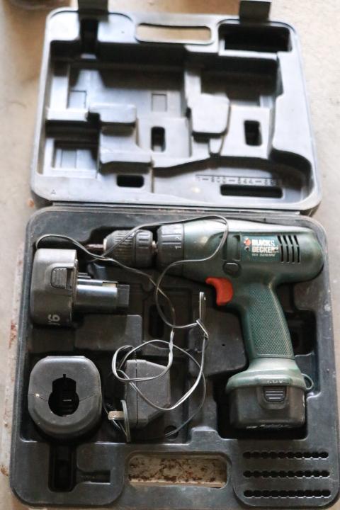 2 Black And Decker Drills & Black And Decker Skil Saw