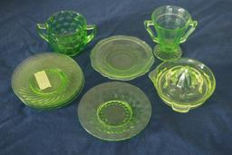 Depression Glass Juicer, 5 Plates, & 2 Cups