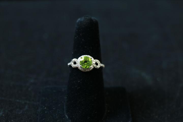 Sterling Silver Ring With Peridot