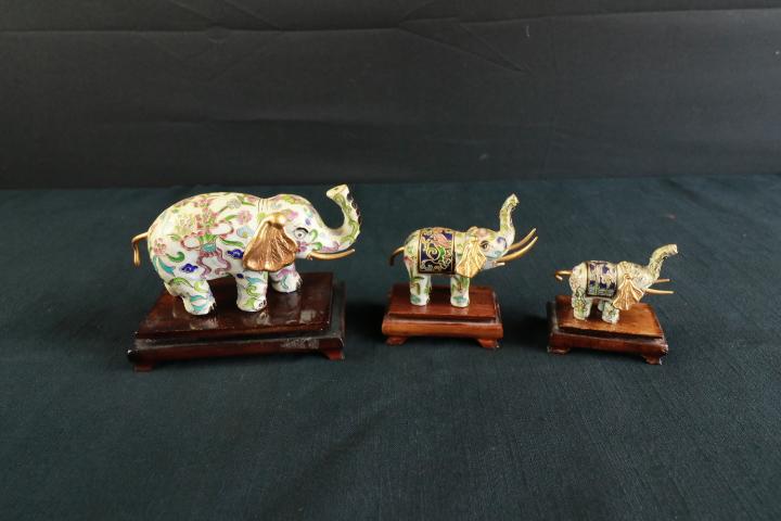 3 Cloisiene elephants