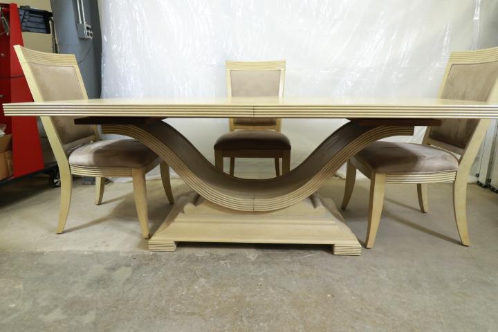 Contemporary Style DiningTable with 4 Chairs