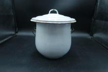 Enameled Chamber Pot With Lid