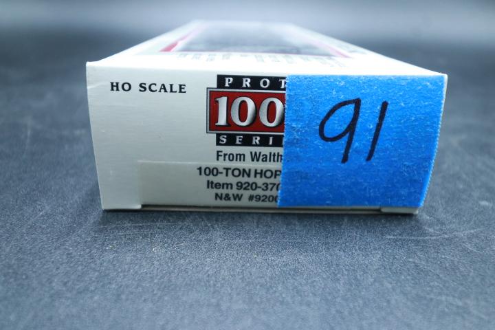 Walthers N&W 100 Ton Hopper (HO Scale)