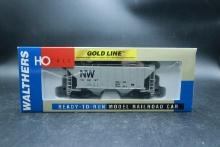 Walthers N&W 100 Ton Cement Covered Hopper (HO Scale)