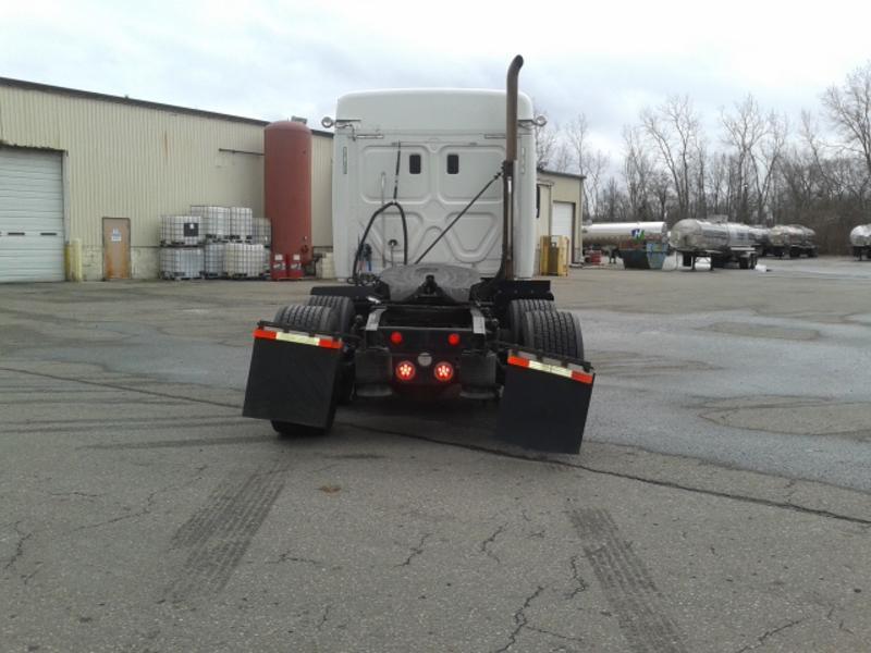 2015 Freightliner CA113SLP