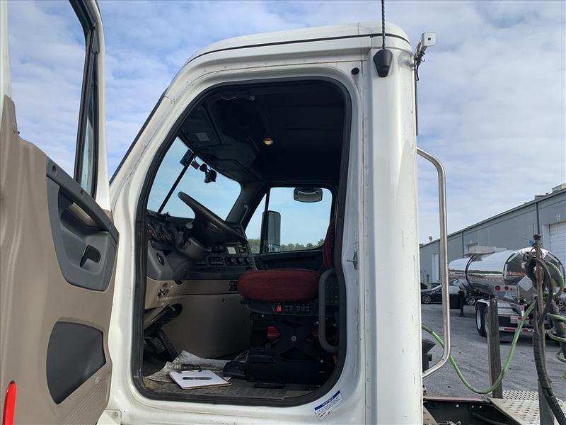 2015 Freightliner CA113DC