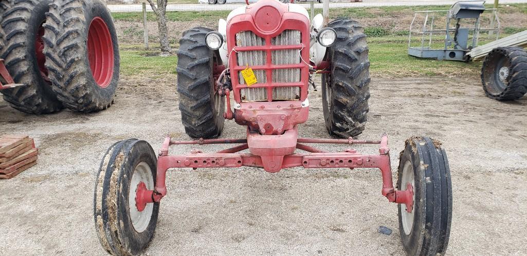 FORD 901 TRACTOR, 5 SPEED, POWER STEERING, 1 REMOTE, CONVERTED TO 12 V, NEW RADIATOR, HEAD, WATER
