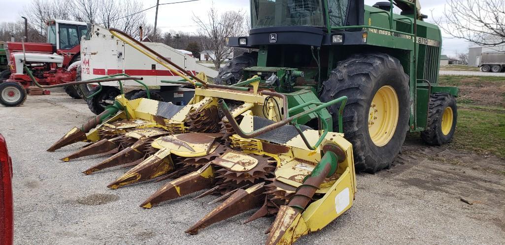 JD 6710 SELF PROPELLED FORAGE HARVESTER WITH 4-30 CORN HEAD & 630 PICKUP HEAD