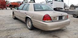 TAN FORD CROWN VICTORIA XL