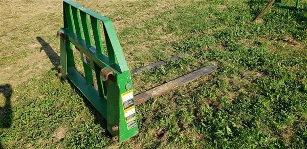 Frontier pallet fork attachment. Fits JD 5425.