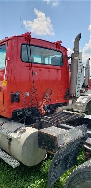 1995 Ford L9000 Aero Max, Day cab, Single axle, 5th wheel & ball hitch, 182.601 miles, Good truck