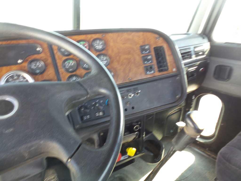 *2001 Peterbilt 378 Truck Tractor