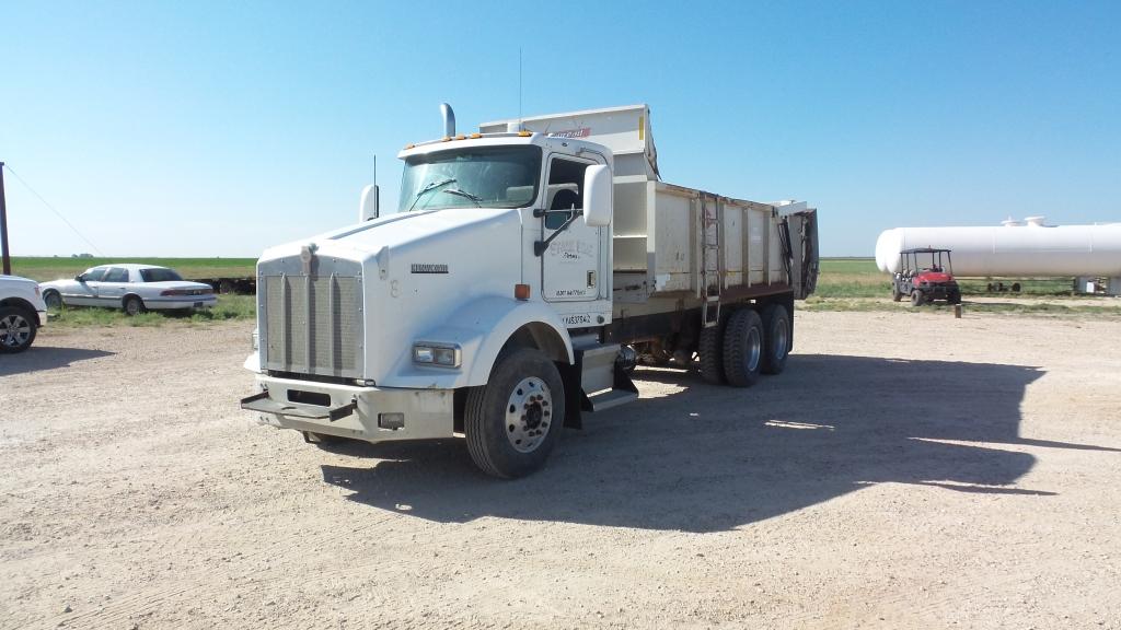 2000 Kenworth T800 Manure Spreader Truck