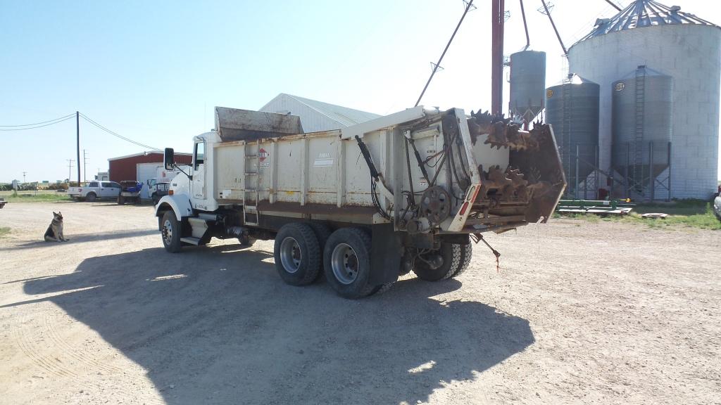 2000 Kenworth T800 Manure Spreader Truck