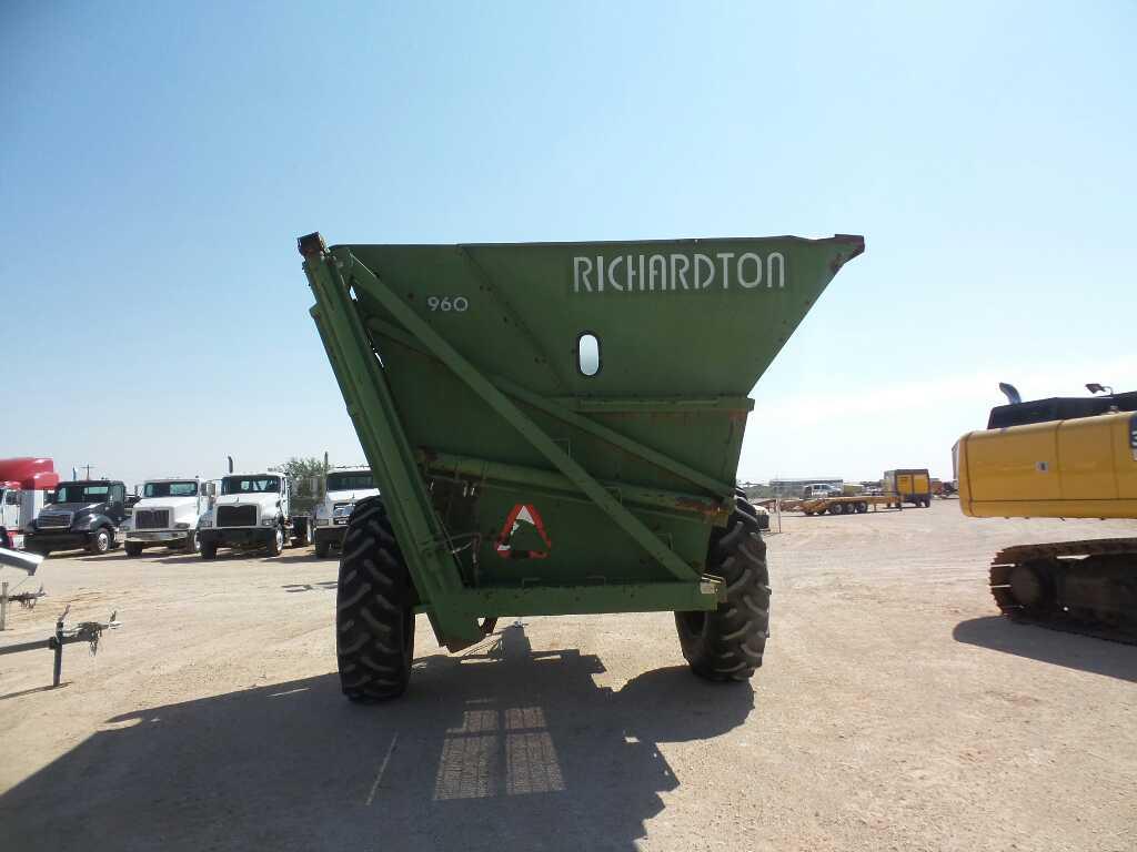 Richardton 960 Peanut Buggy