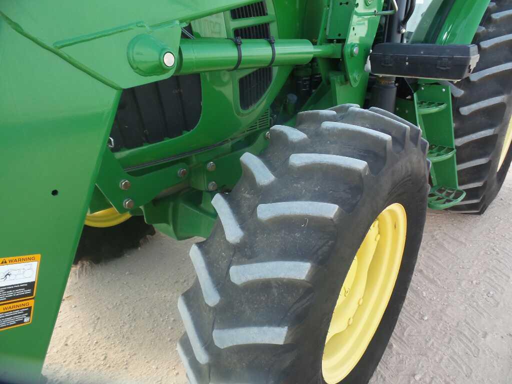 John Deere 6115 D Tractor