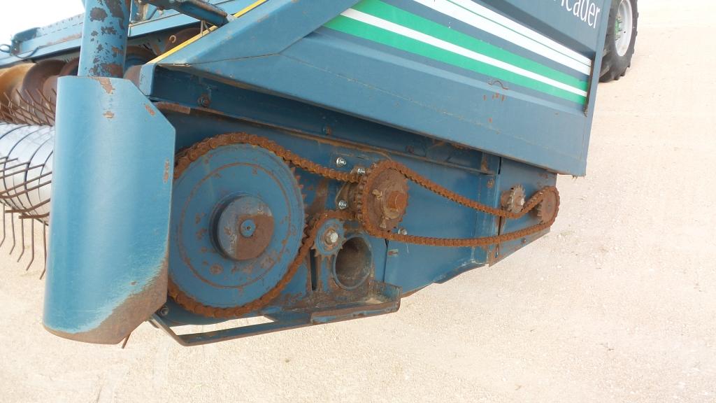 2005 Amadas 9960 Peanut Combine