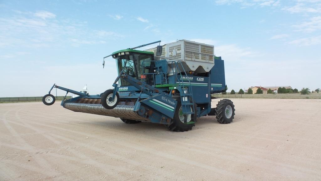 2005 Amadas 9960 Peanut Combine