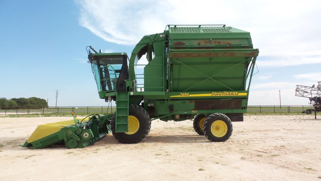 John Deere 7460 Cotton Stripper