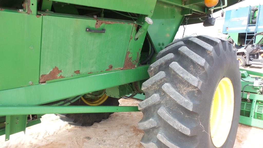 John Deere 7460 Cotton Stripper