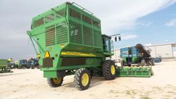 John Deere 7460 Cotton Stripper